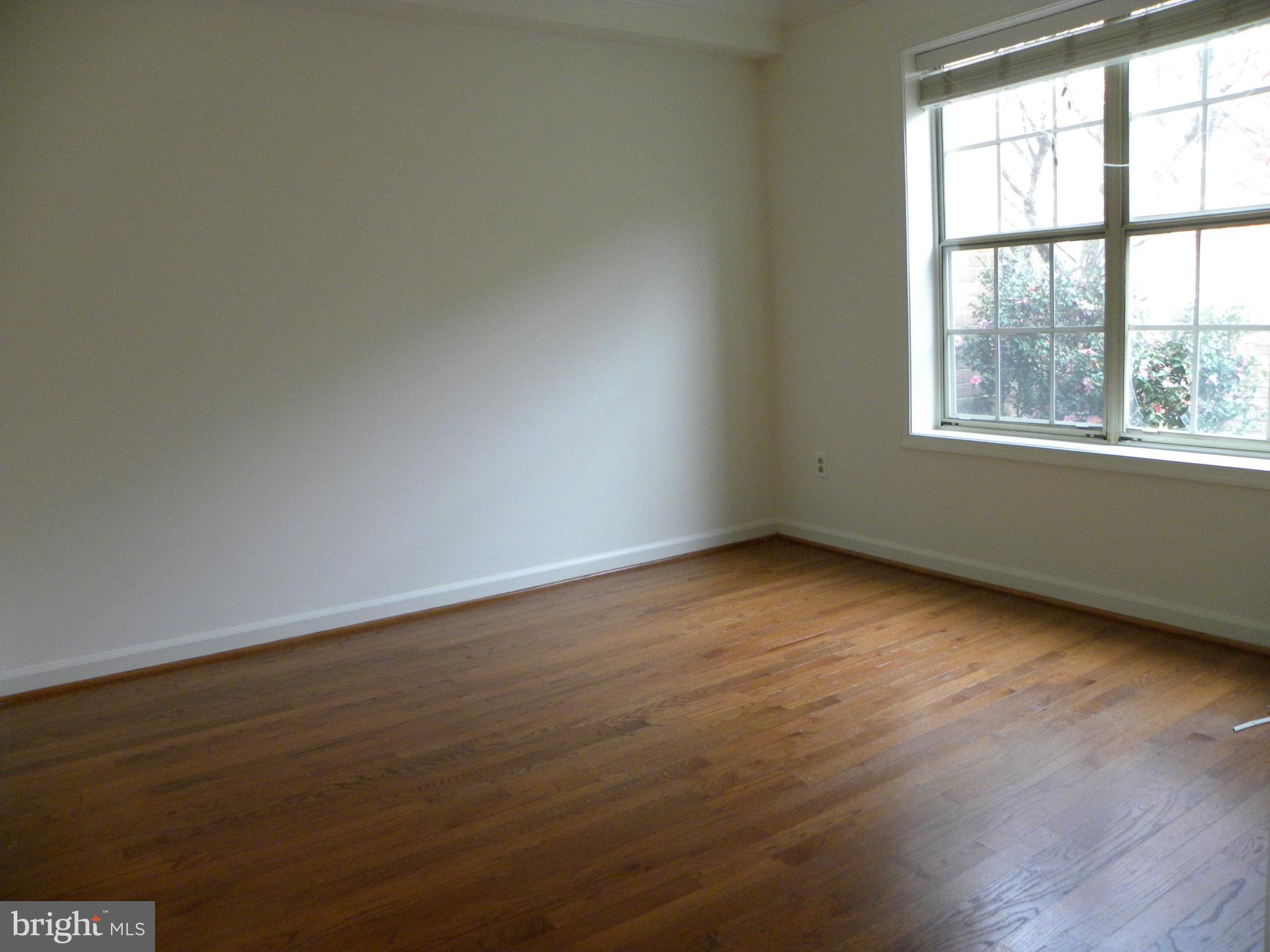 MCLEAN MEWS - Residential Lease