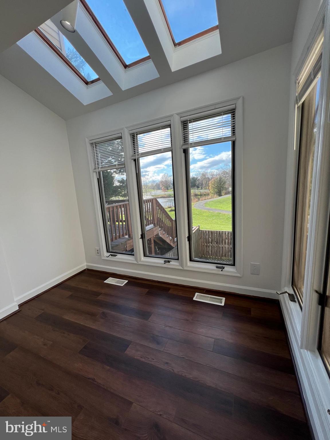 ASHBURN FARM - Residential