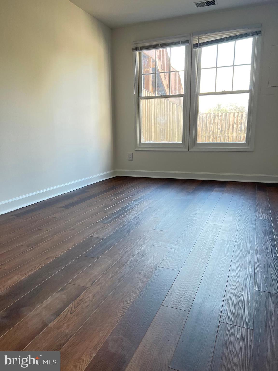 ASHBURN FARM - Residential