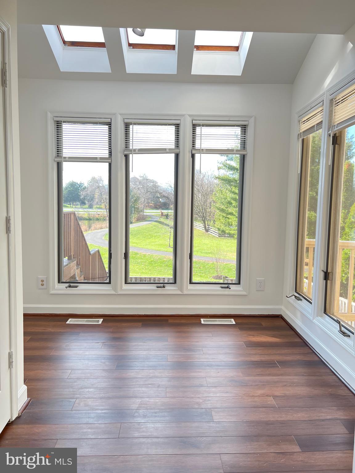 ASHBURN FARM - Residential