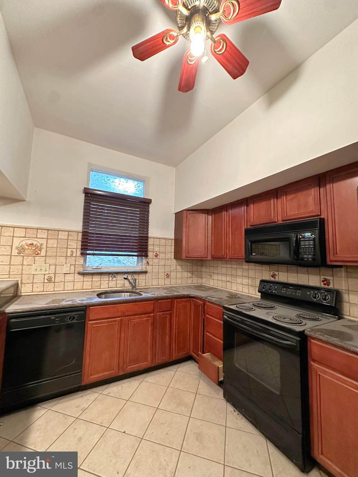 MANAYUNK - Commercial Lease