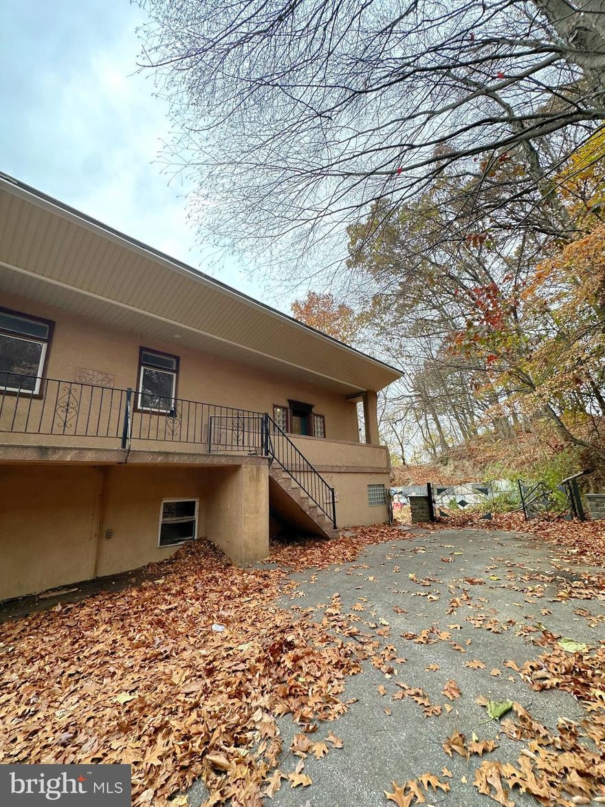 This space has one large room when you first walk in (fire place, game space, kitchen, dining room, etc could all be gutted if desired) and then as you make your way through the building there are 3 bathrooms and 6 bedrooms of various sizes. There's also a large rooftop space.