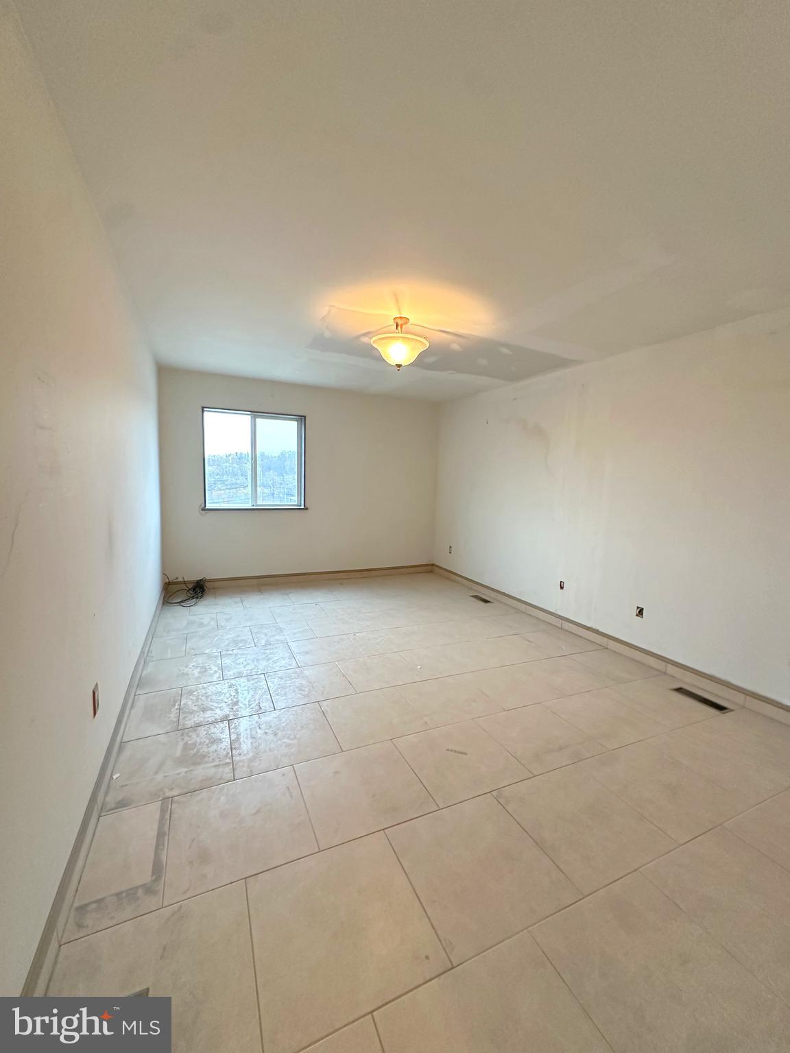 MANAYUNK - Commercial Lease