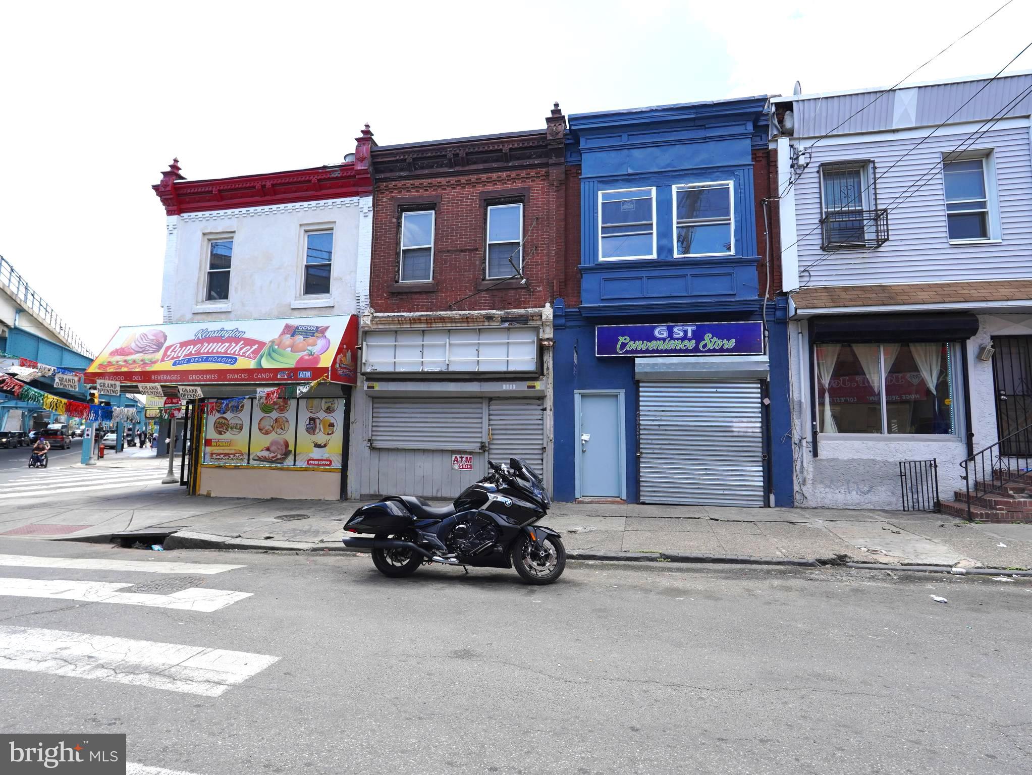 🔥 FOR SALE: Fully Renovated Mixed-Use Property – Prime Investment or Live/Work Opportunity! 🔥
Don’t miss your chance to own this completely renovated mixed-use property in a rapidly growing, up-and-coming neighborhood! Whether you're an investor looking for passive income or an entrepreneur ready to live upstairs and run your business downstairs, this property is the perfect fit.
🏡 Property Features:
1 Spacious Three-Bedroom Apartment on the upper level – modern finishes, open layout, move-in ready
Commercial Space on the First Floor – ideal for retail, office, salon, studio, or your next big idea
Turnkey condition – recently renovated from top to bottom
Strategically located – high visibility, foot traffic, and easy access to major roads and transportation
Why You'll Love It:
Generate dual income streams (residential + commercial)
Perfect for owner-occupants or investors
Situated in a growing area with rising property values
Live, work, and thrive all in one place!
💼 Bring your business vision to life downstairs and enjoy the comfort of a stylish residence upstairs – or rent out both for maximum return!
📍 Location, potential, and versatility – all in one!
➡️ Act fast – properties like this don’t stay on the market for long!