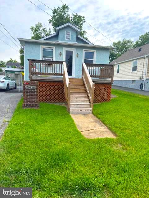 Welcome to this Wonderful Home located in a PRIME location. This home is ideal for someone who may want to invest or someone who would like to come in and make this their Dream Home. It offers a generous size lot and a grand back yard which allows space to add on to this property. The home is AS IS!