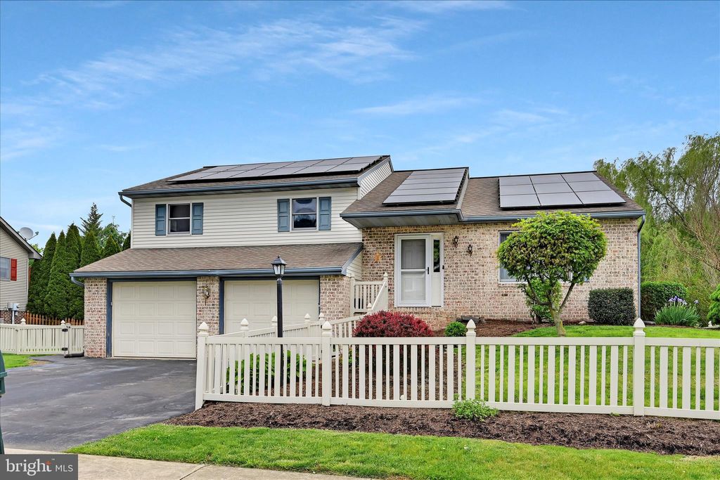 Photo of 205 Roosevelt Circle, EPHRATA, PA 17522 (MLS # PALA2087434)