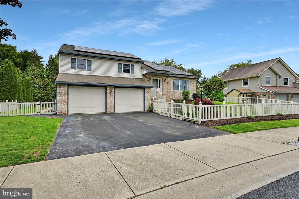 Photo of 205 Roosevelt Circle, EPHRATA, PA 17522 (MLS # PALA2087434)