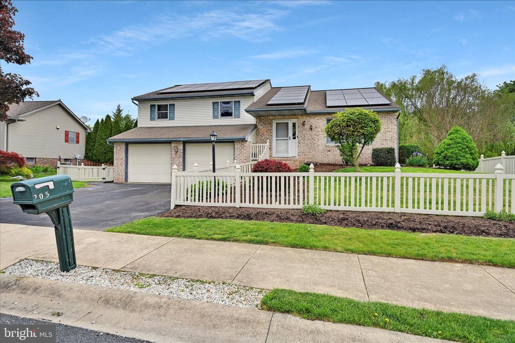 Photo of 205 Roosevelt Circle, EPHRATA, PA 17522 (MLS # PALA2087434)