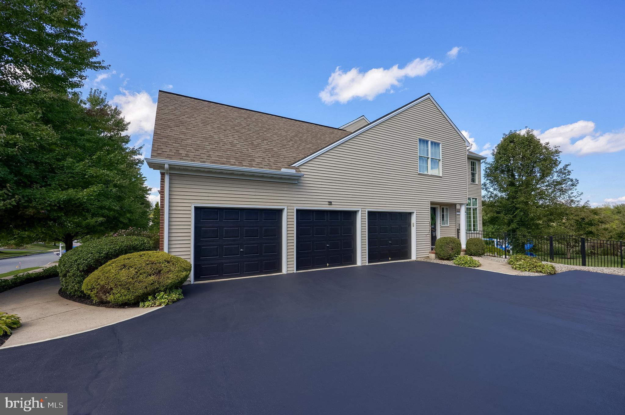 2768 MEADOW CROSS WAY