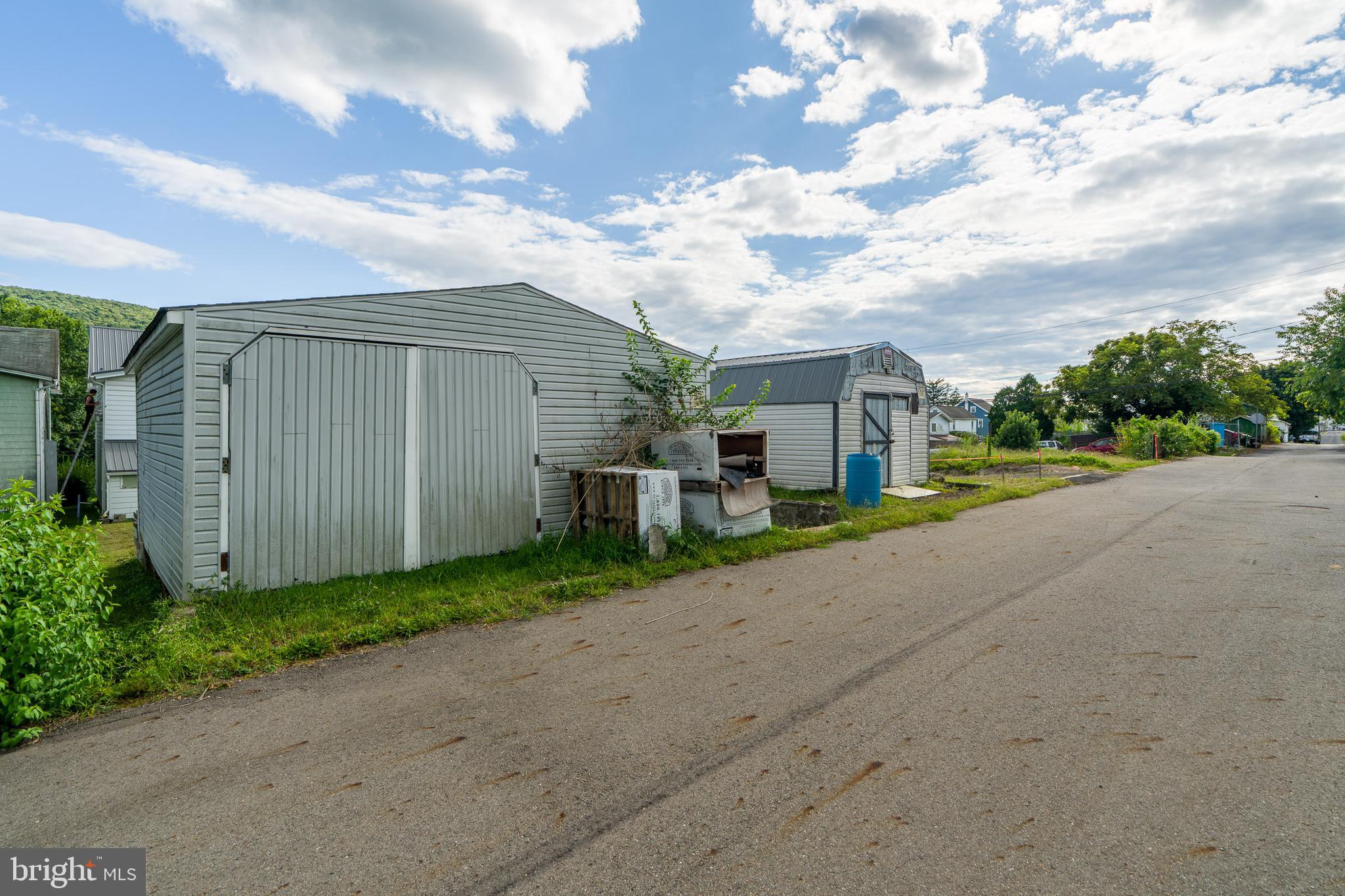 WILLIAMSTOWN - Residential