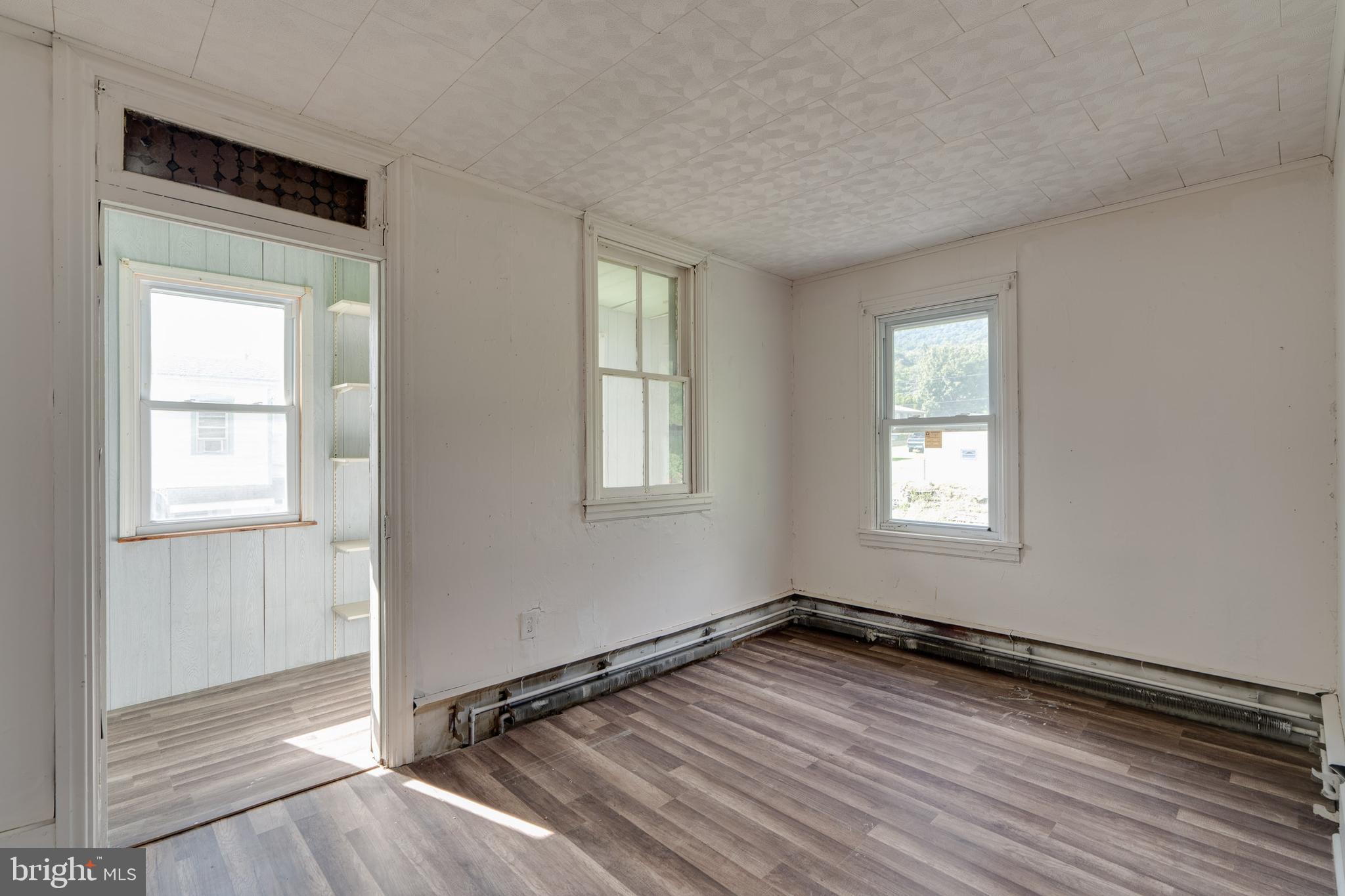 WILLIAMSTOWN - Residential