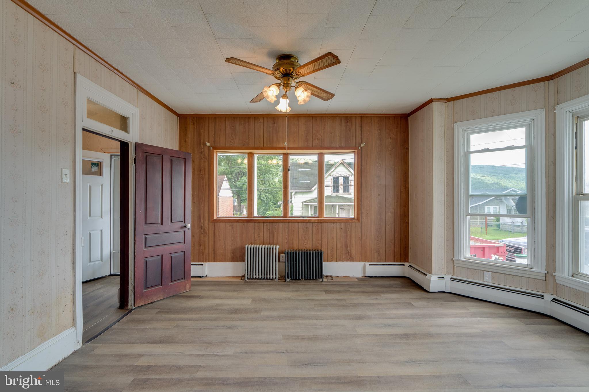 WILLIAMSTOWN - Residential