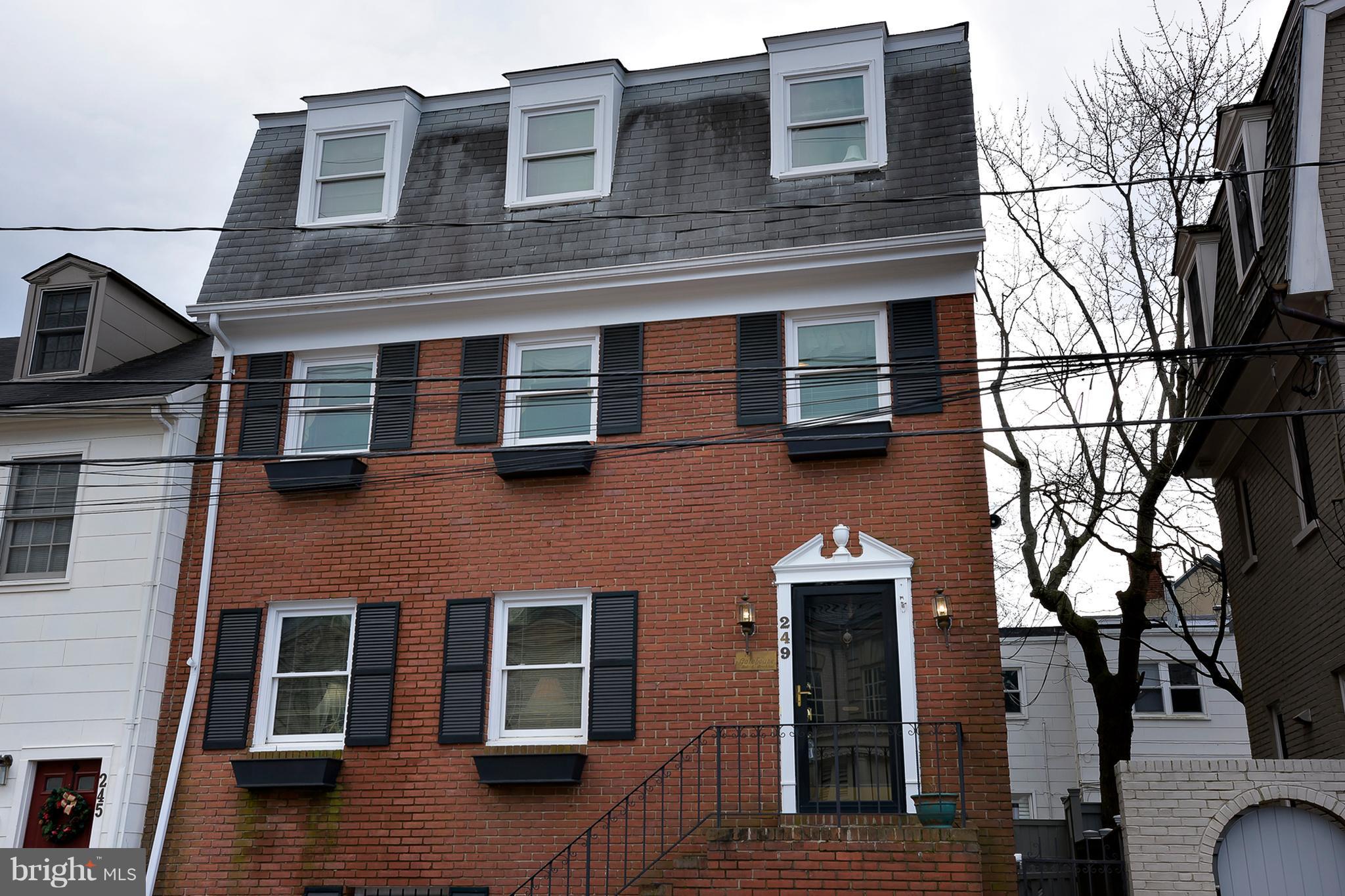 HISTORIC DISTRICT - Residential Lease