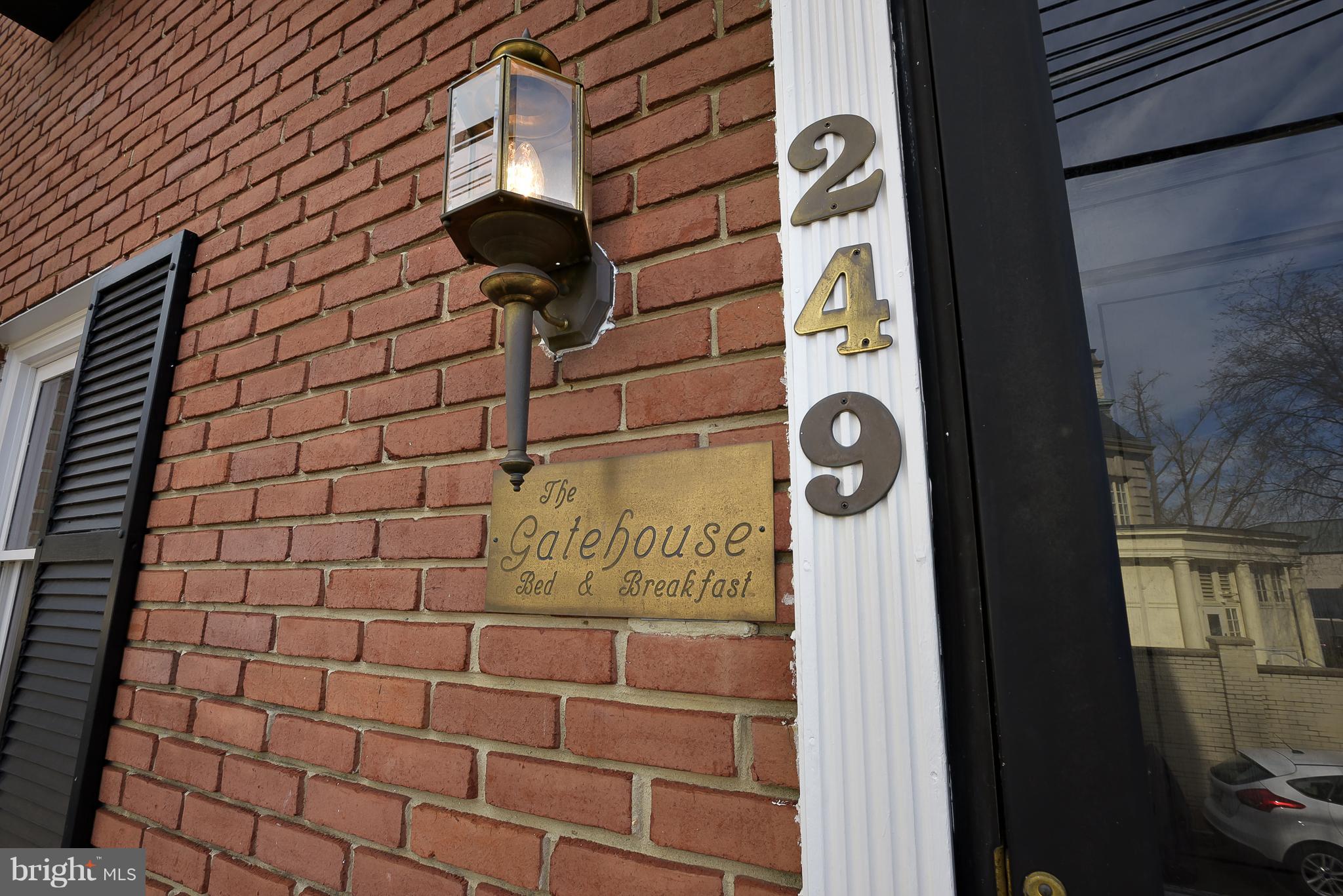 HISTORIC DISTRICT - Residential Lease