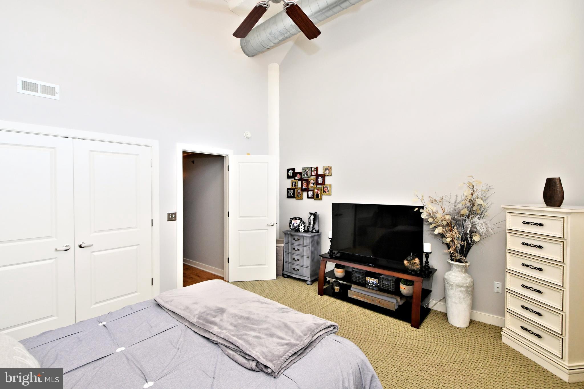 TURBO LOFTS - Residential