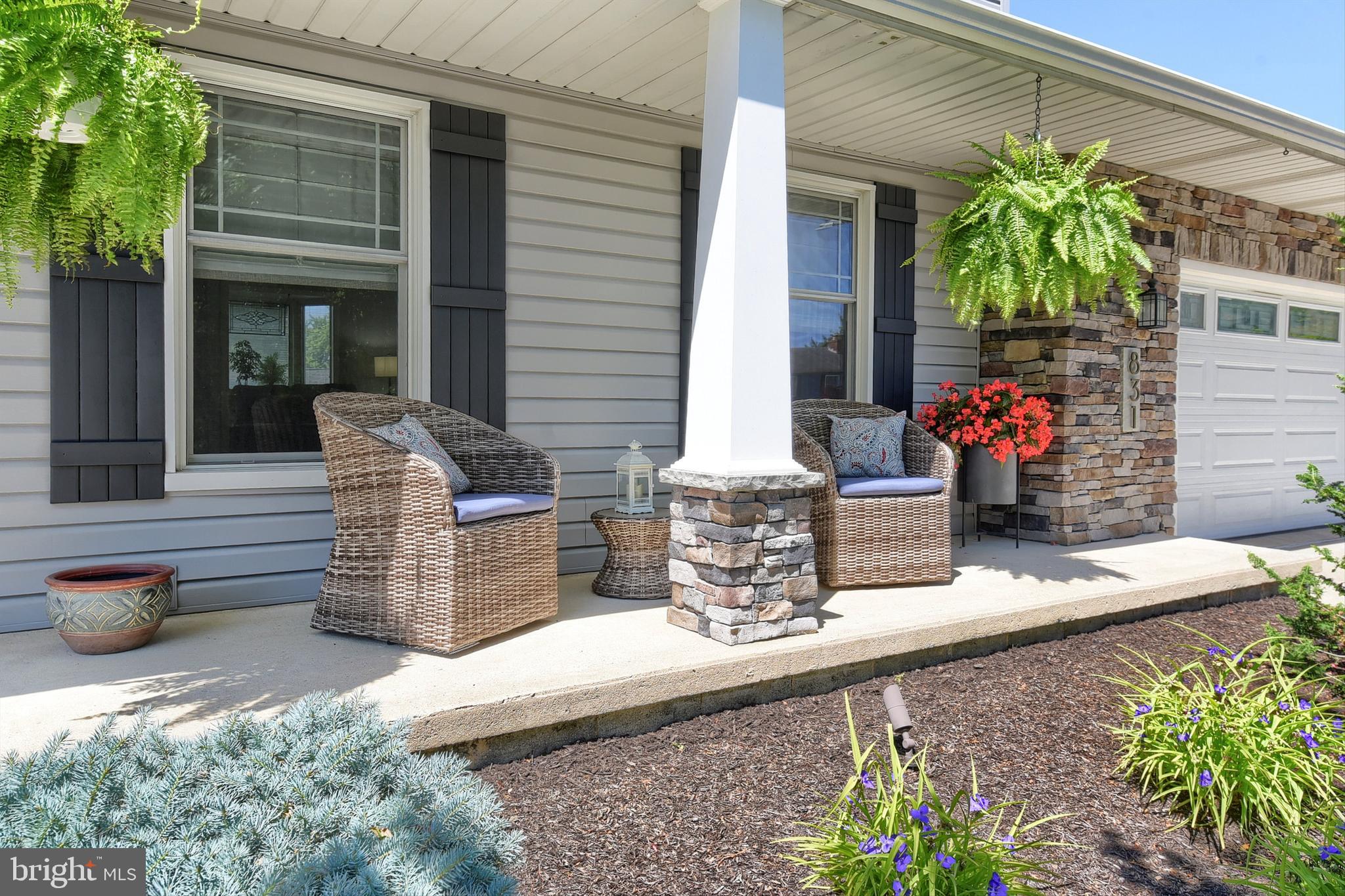 831 RIDGEWOOD DRIVE