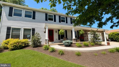 Photo of 831 Ridgewood Drive, MECHANICSBURG, PA 17050 (MLS # PACB2054472)