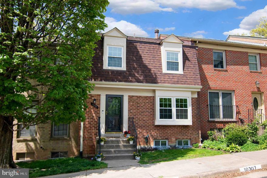 This is a 3-level townhouse in Kings Park West. Only a short distance to the campus of George Mason University. The main floor has a walk out deck for entertaining and a rear walkout patio in the basement for another entertaining area with an enclosed deck. The kitchen features  new granite countertop and a brand new cooktop, recently painted and wood floors throughout.  The finished basement features a bedroom, full bathroom, finished recreation room.  Perfect for both homeowners with families or investors.