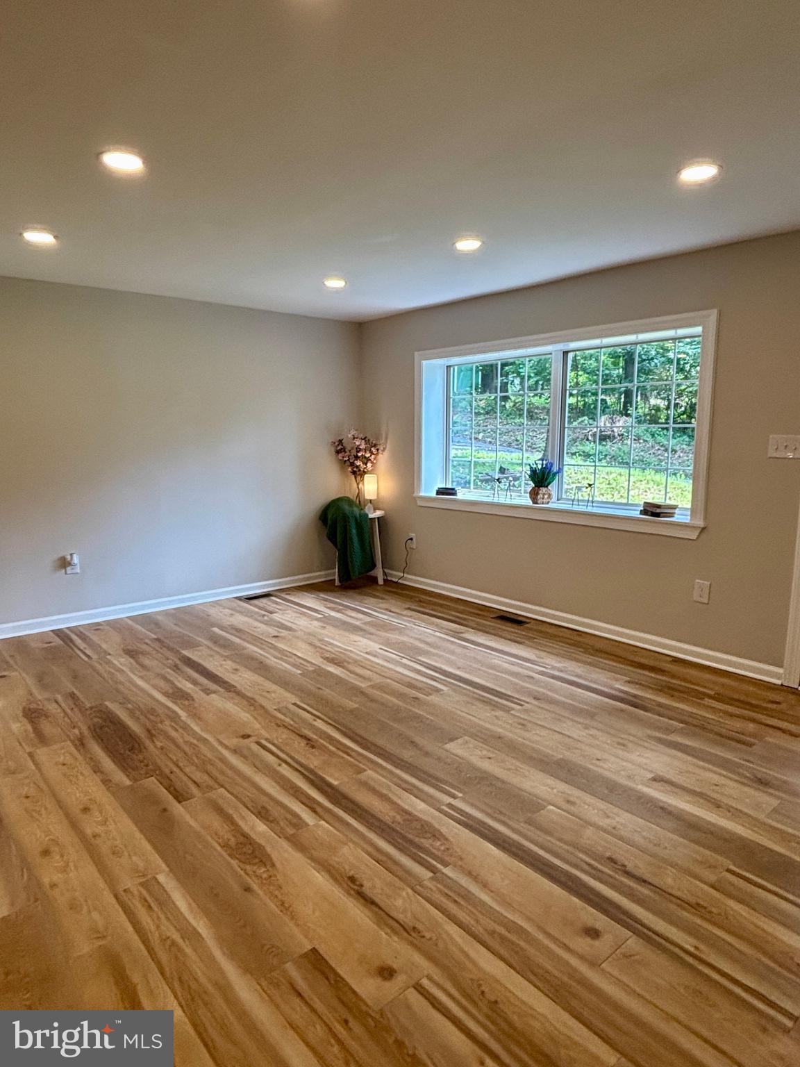 237 OAKRIDGE DRIVE