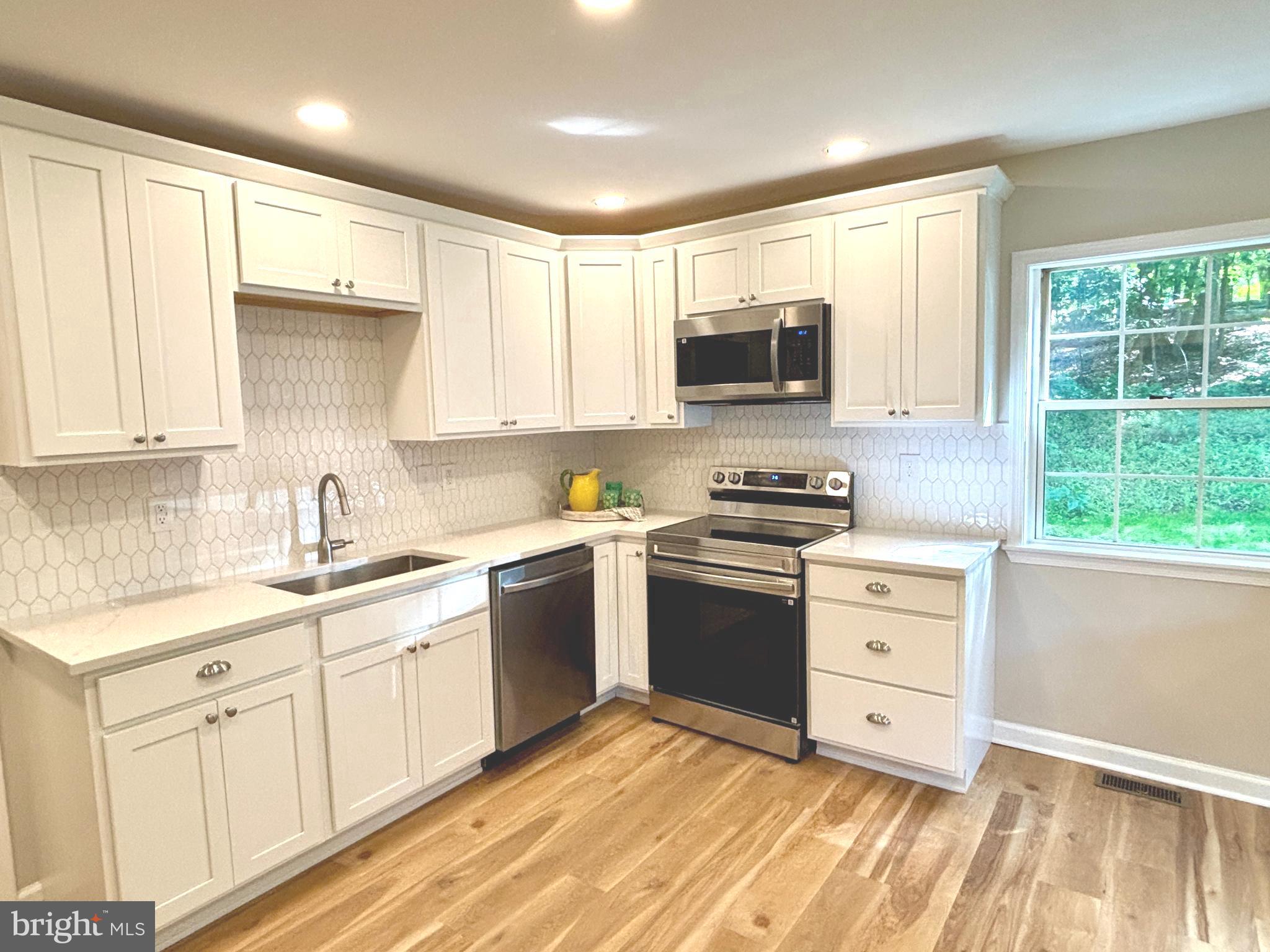 237 OAKRIDGE DRIVE