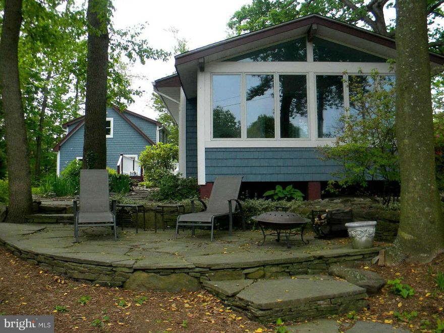 PERFECT FOR MULTI GENERATIONS-RANCH HOME W OAK FLOORS-KITCHEN W/ CREAM MAPLE CABINETS, GRANITE, SS APPLIANCES-WOOD BURNING FP IN DR-LARGE FR- SUN ROOM W/ RIVER VIEW- PRIVATE BACKYARD W/PATIO & DECK- FABULOUS-DETACHED OVER SIZED 2 CAR GARAGE W/ ROOM FOR WORK BENCH WITH GUEST ROOMS - BATH-CEDAR CLOSETS-USE AS HOME OFFICE/ CRAFT ROOM- SOUGHT AFTER COMMUNITY- MARINA, RAMP, BEACH PLAYGROUND & MORE