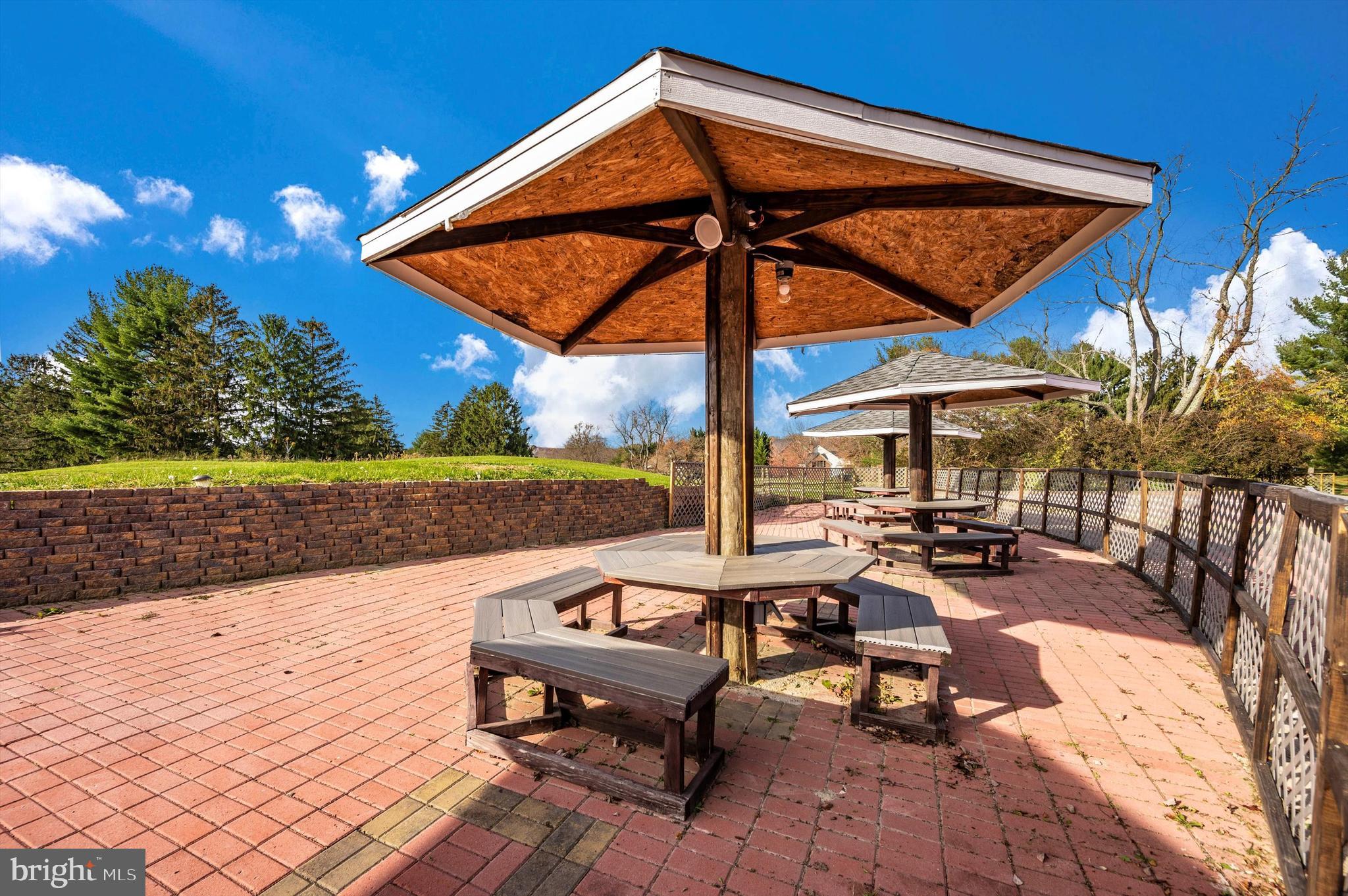 WESTWINDS - Commercial Sale