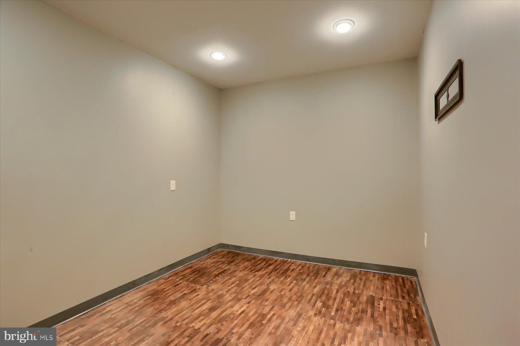 RICH VALLEY MANOR - Residential