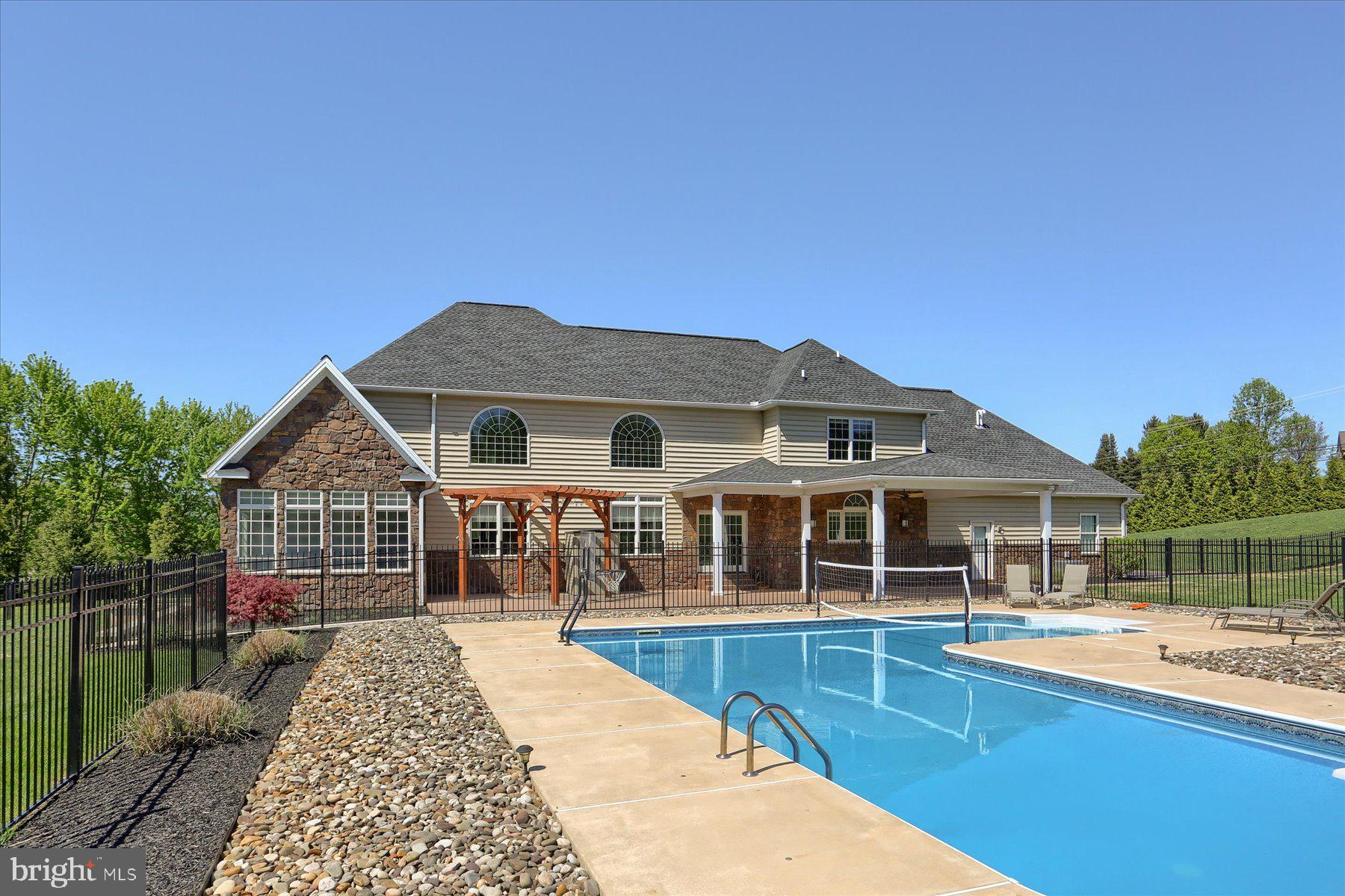 RICH VALLEY MANOR - Residential