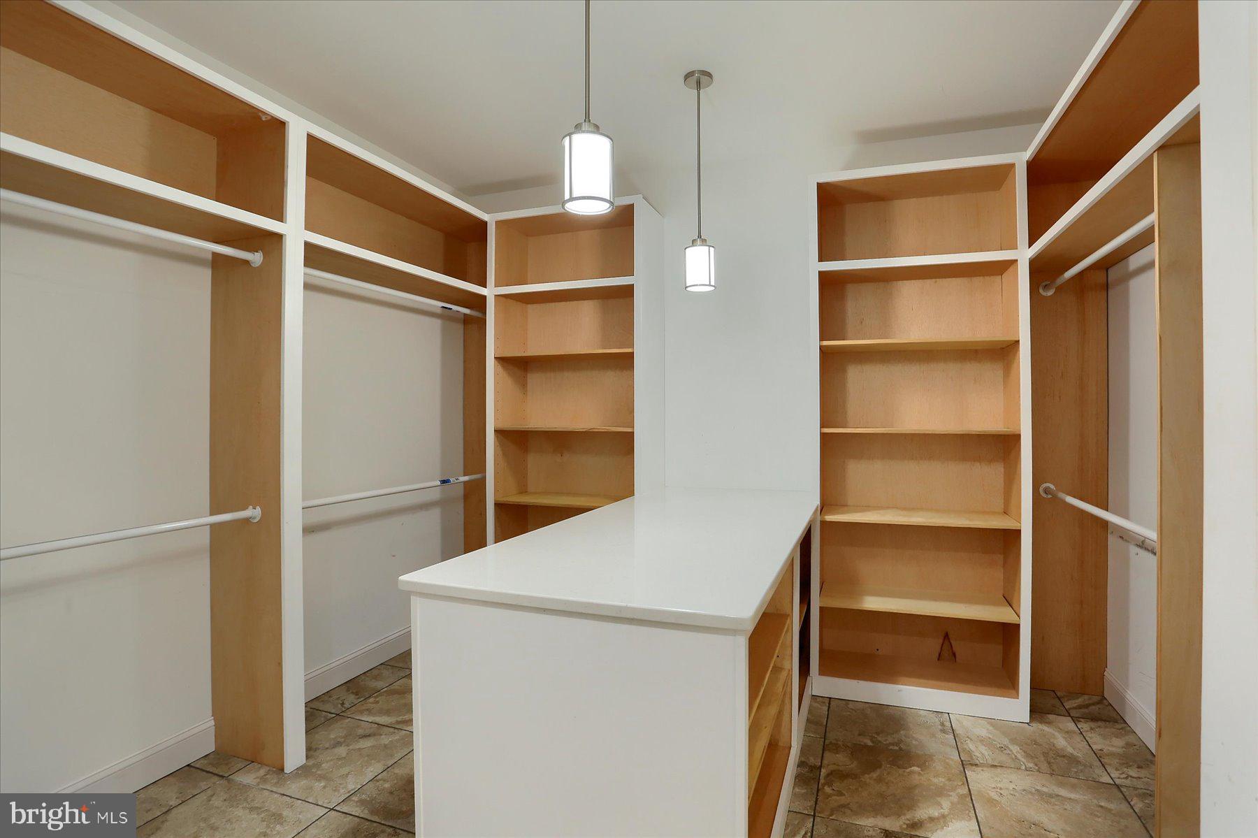 RICH VALLEY MANOR - Residential