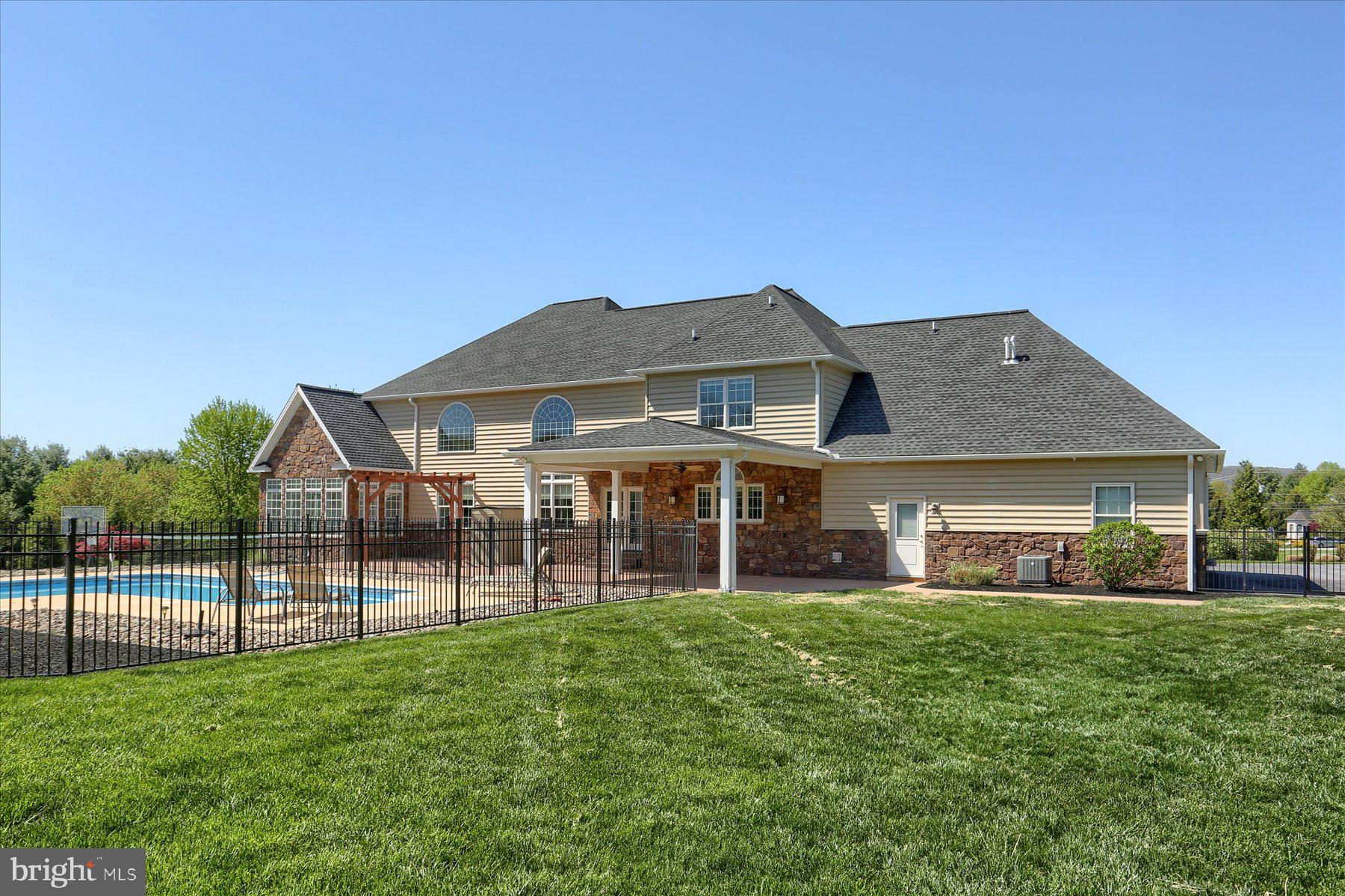 RICH VALLEY MANOR - Residential