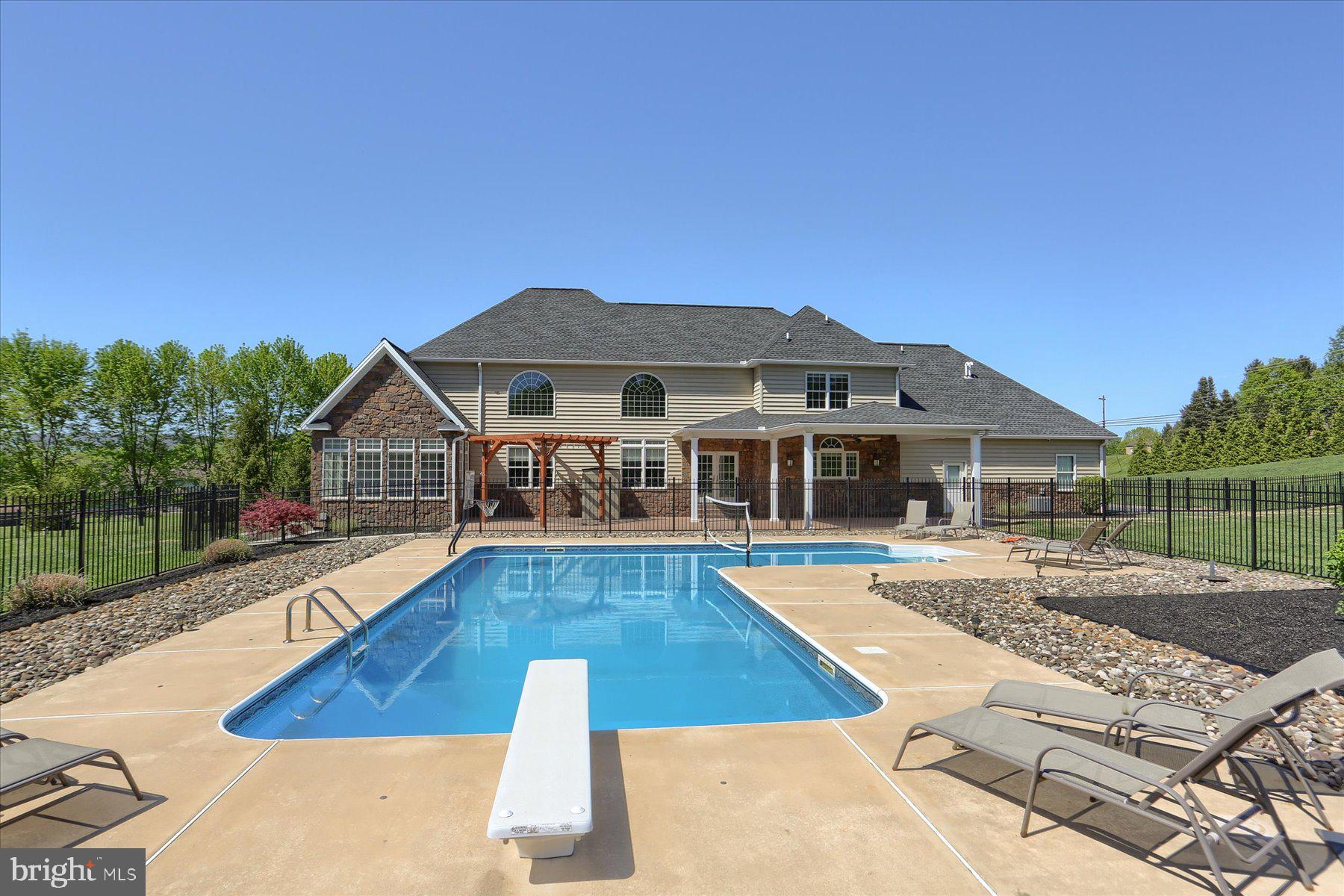 RICH VALLEY MANOR - Residential