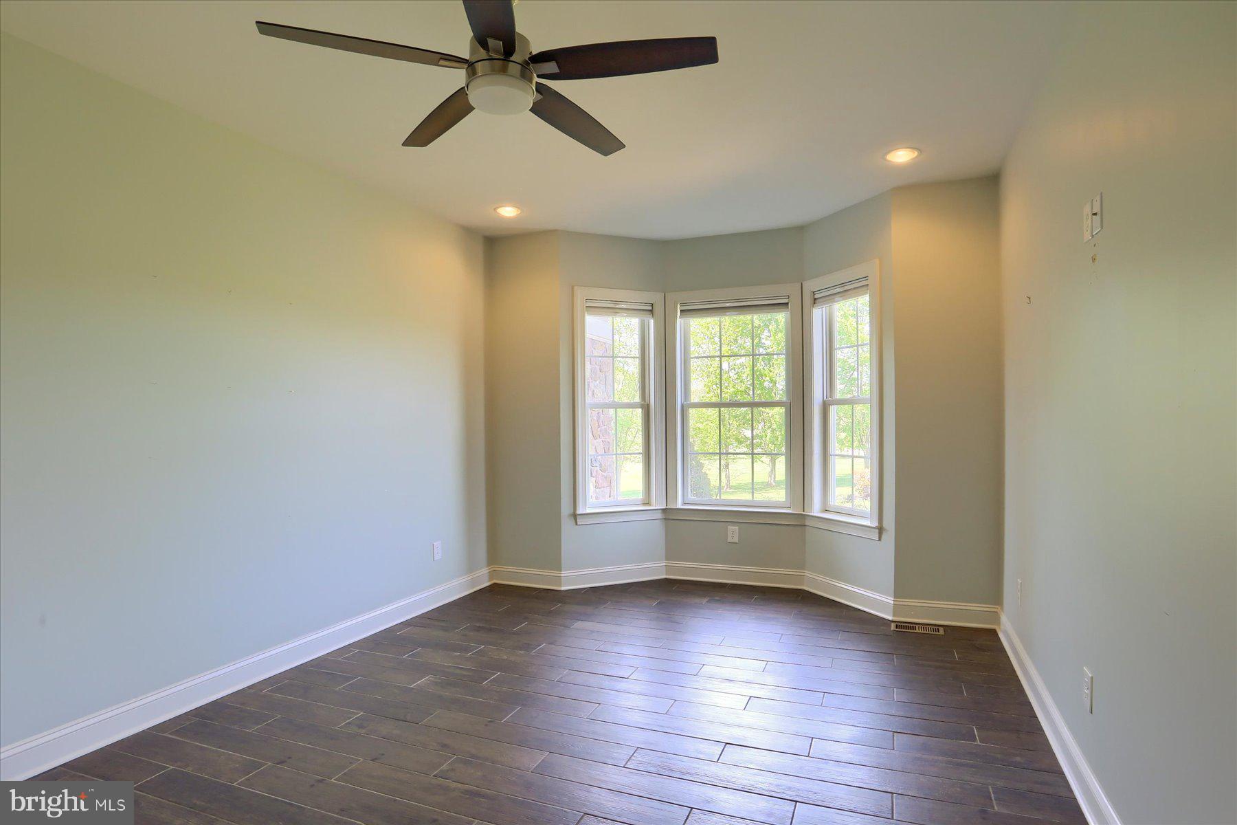 RICH VALLEY MANOR - Residential