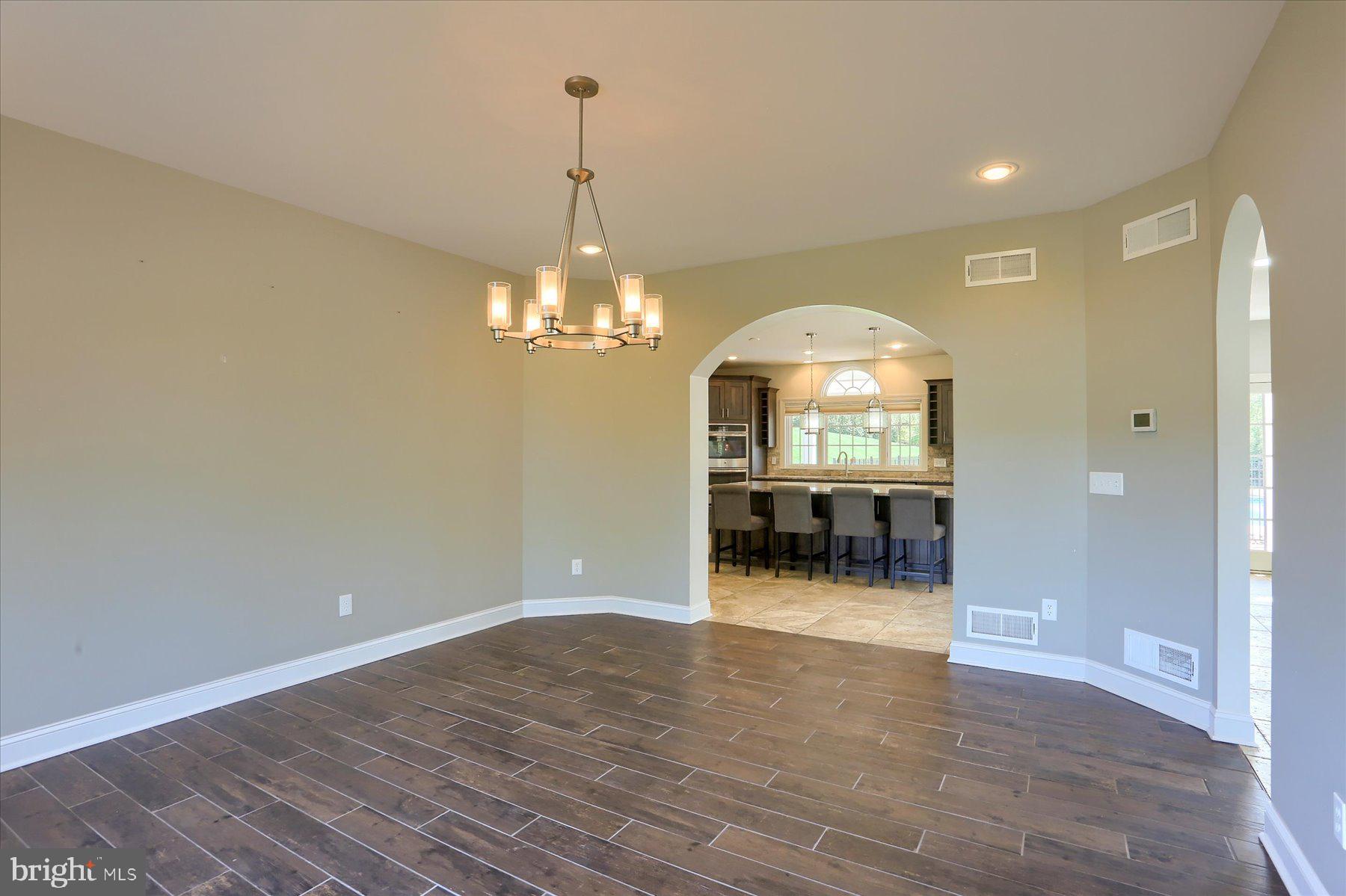 RICH VALLEY MANOR - Residential