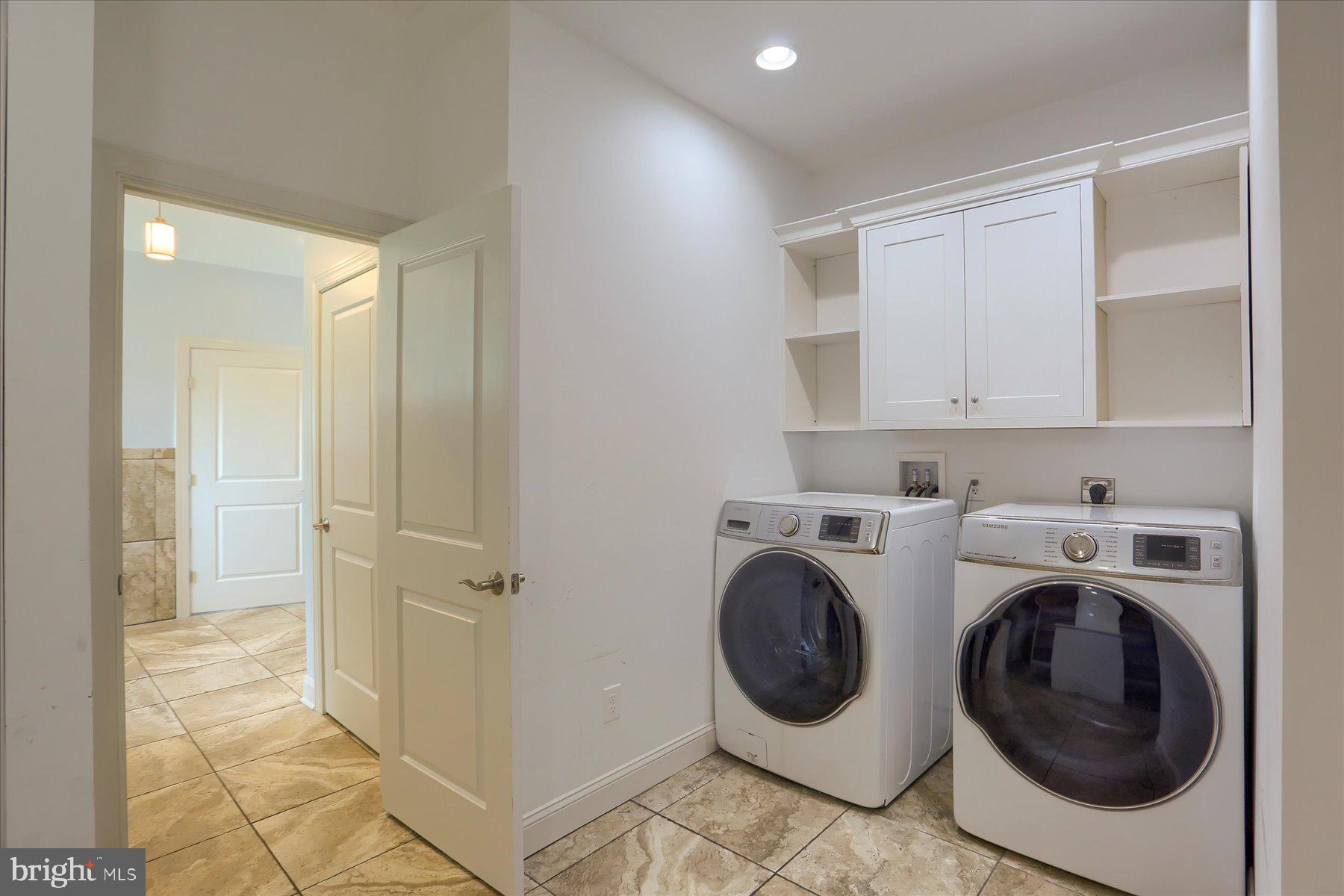 RICH VALLEY MANOR - Residential