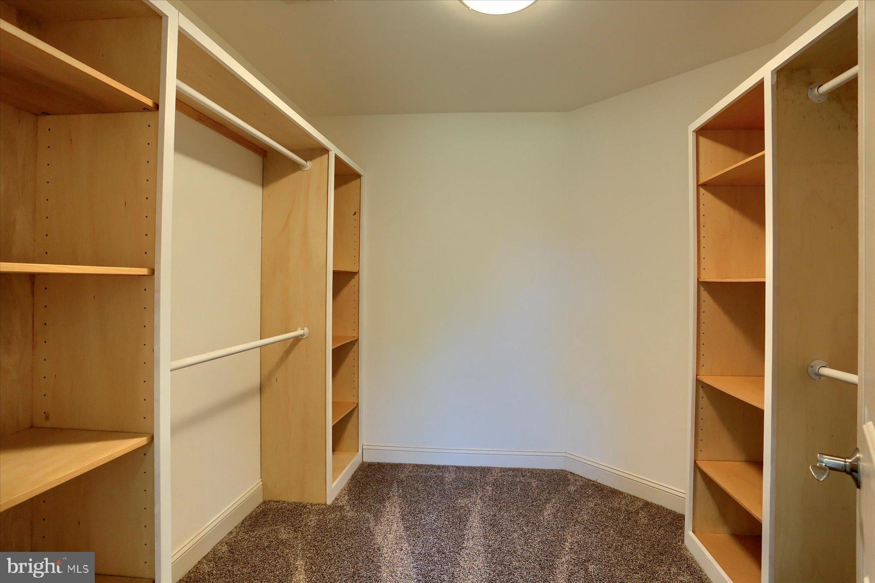 RICH VALLEY MANOR - Residential