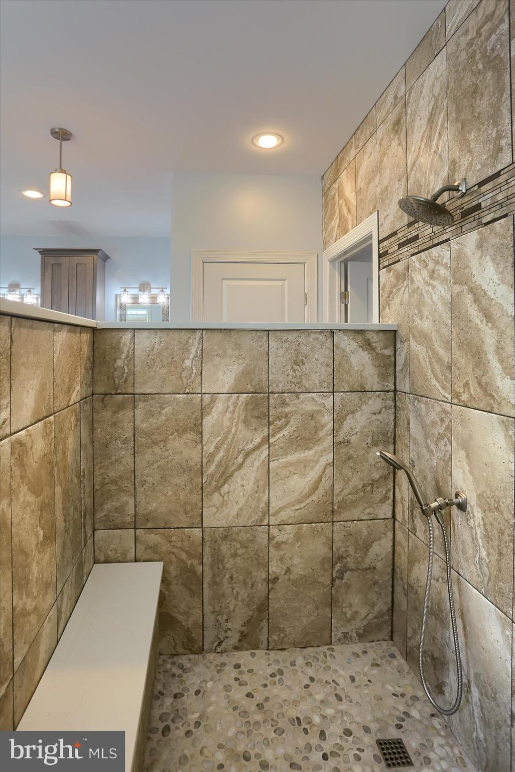 RICH VALLEY MANOR - Residential