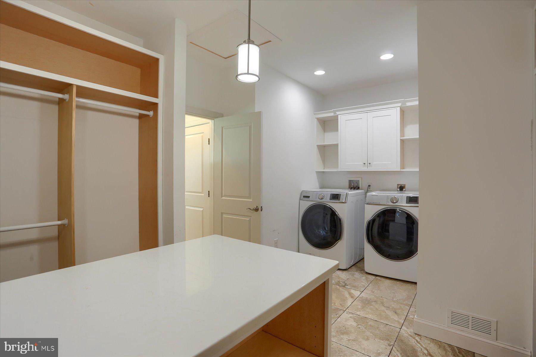 RICH VALLEY MANOR - Residential