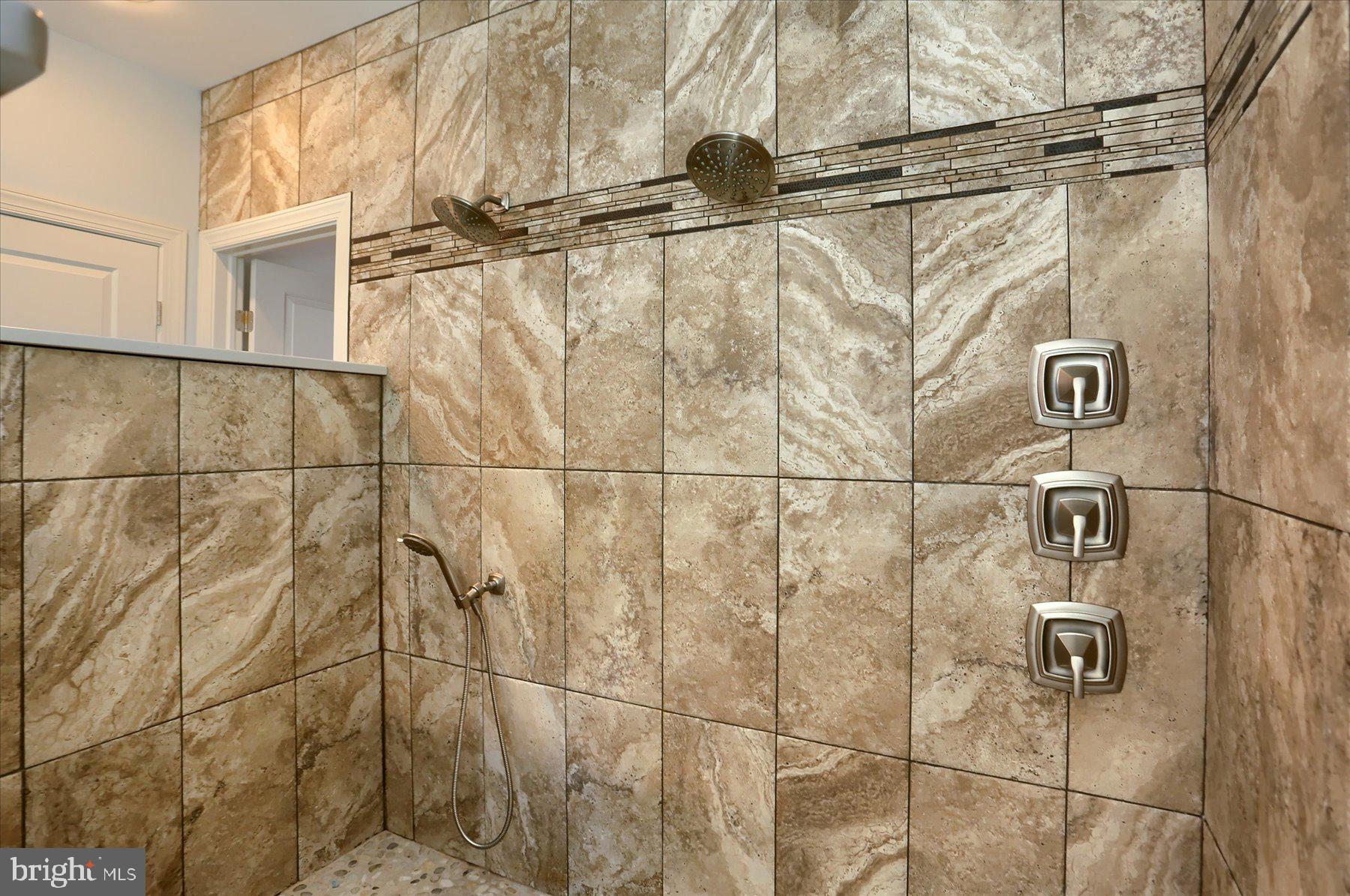 RICH VALLEY MANOR - Residential