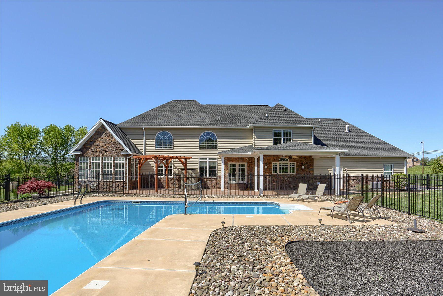 RICH VALLEY MANOR - Residential