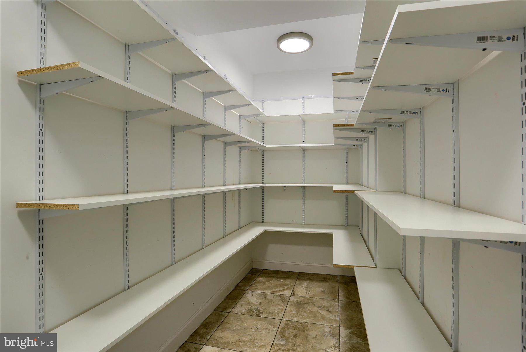 RICH VALLEY MANOR - Residential