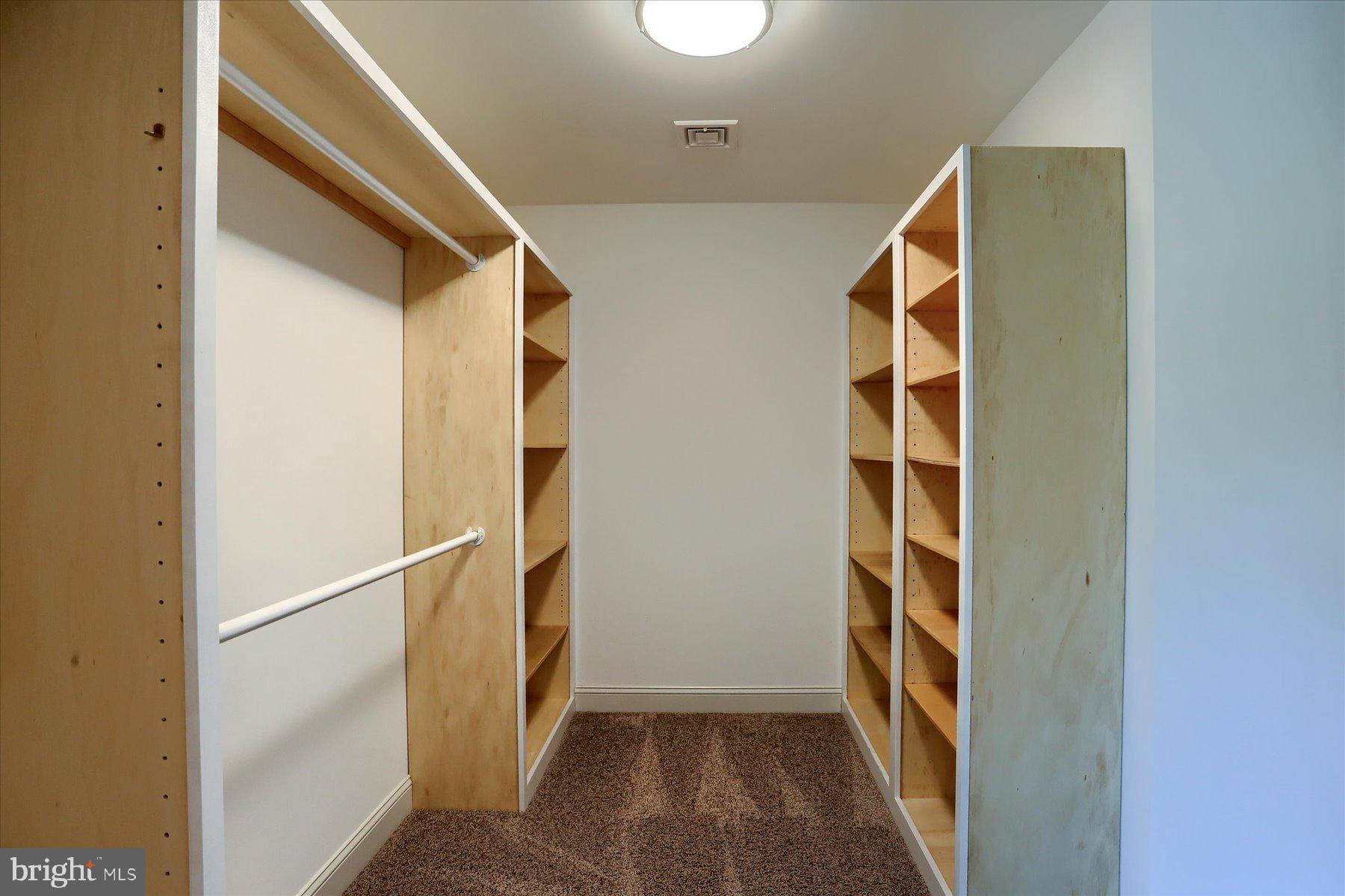 RICH VALLEY MANOR - Residential