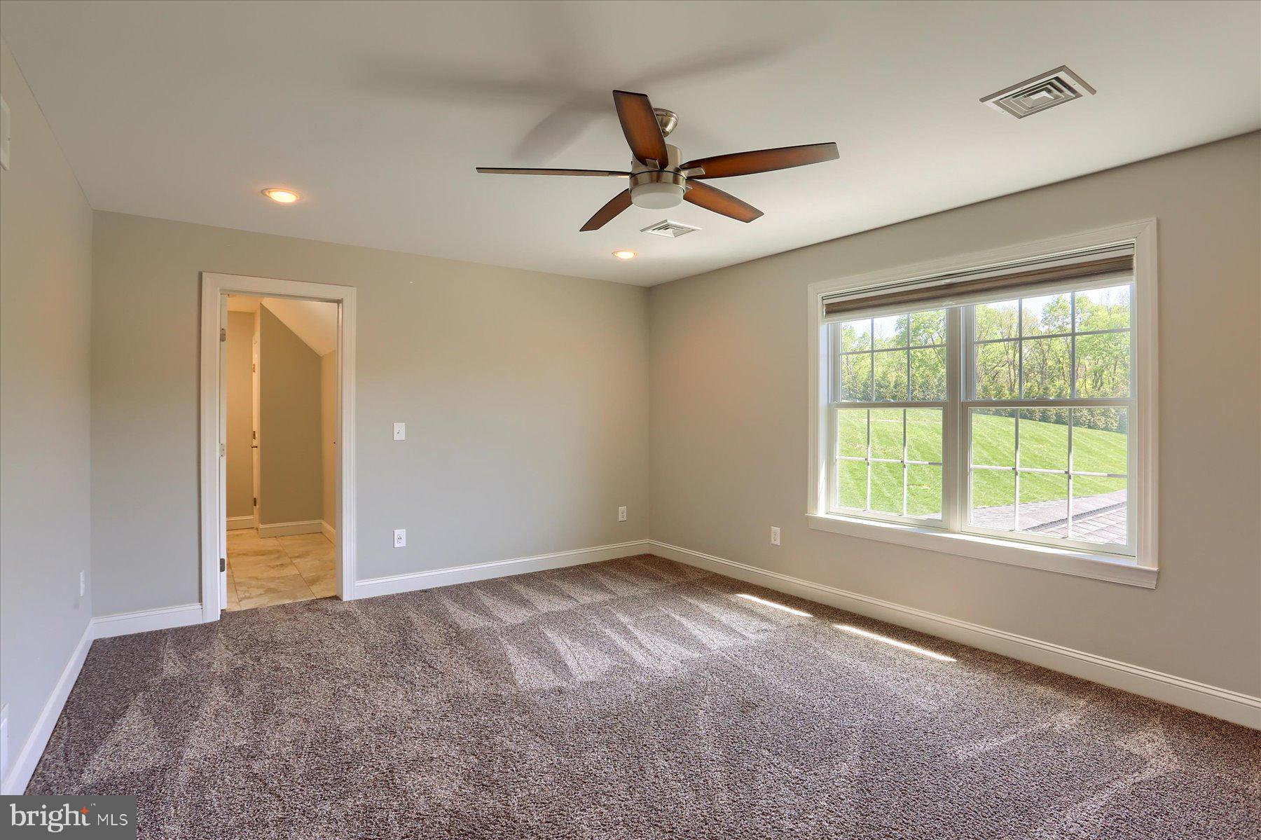 RICH VALLEY MANOR - Residential