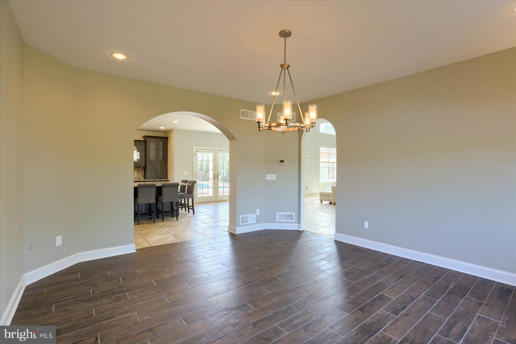 RICH VALLEY MANOR - Residential