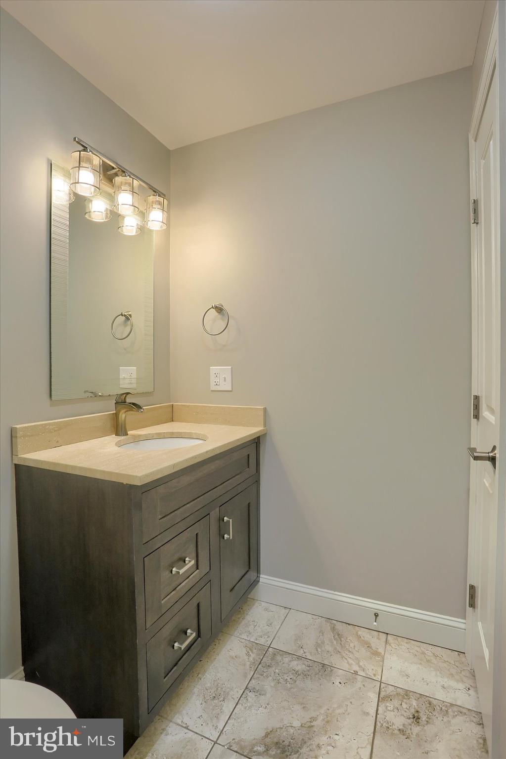 RICH VALLEY MANOR - Residential