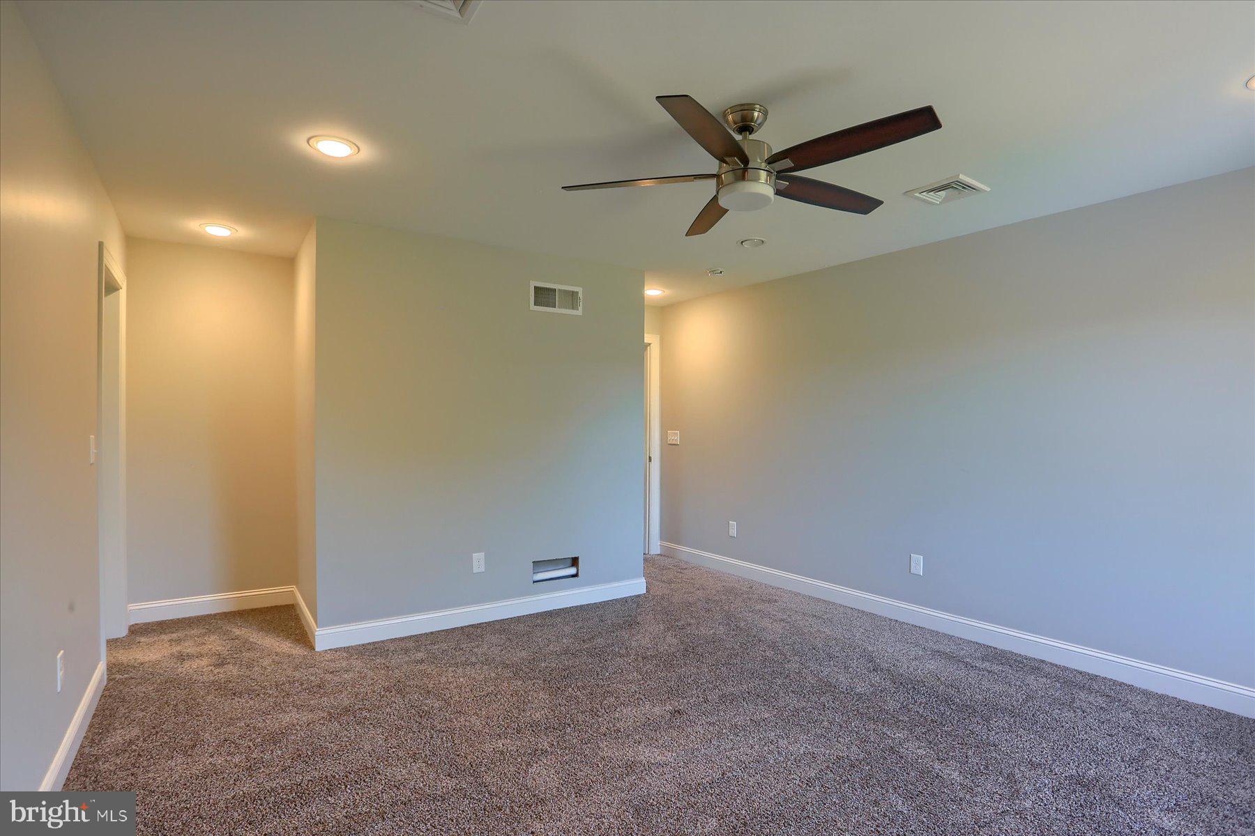 RICH VALLEY MANOR - Residential