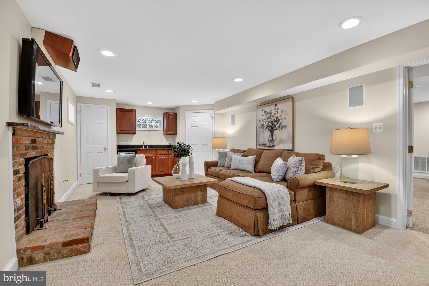 BRADLEY MANOR - Residential