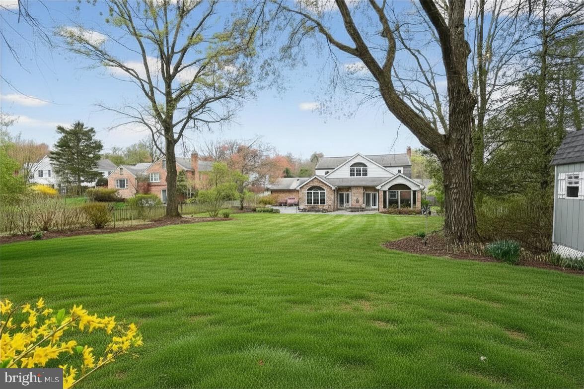 BRADLEY MANOR - Residential