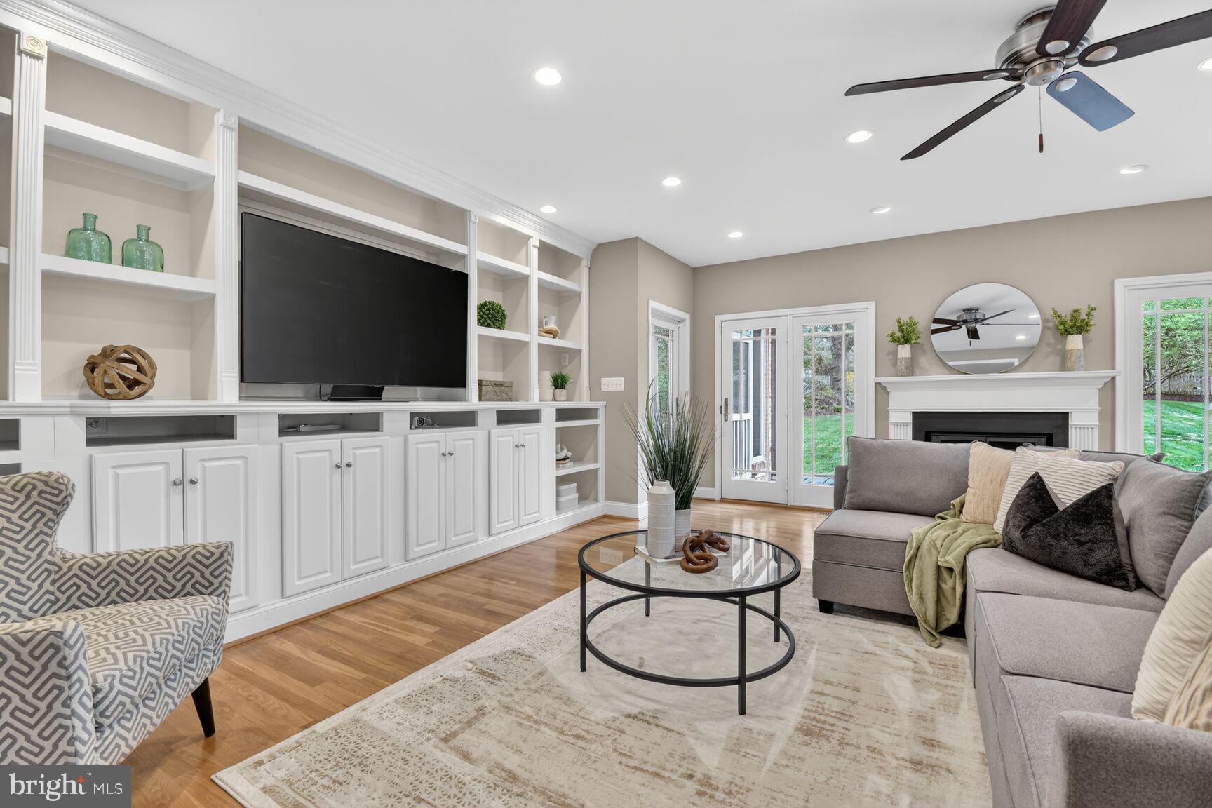 BRADLEY MANOR - Residential