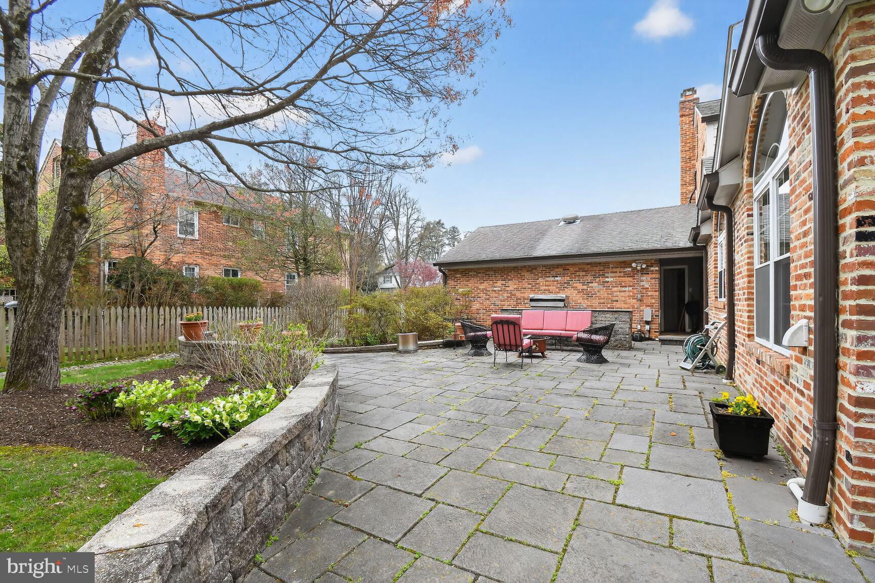 BRADLEY MANOR - Residential