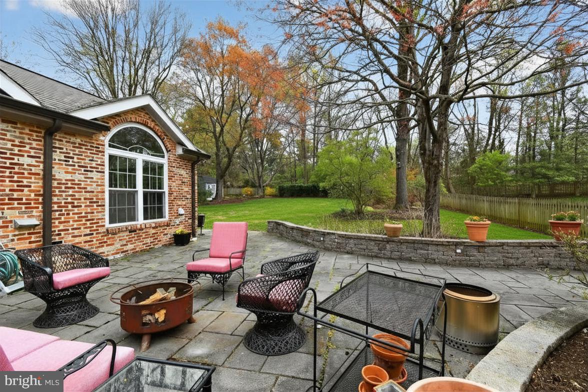 BRADLEY MANOR - Residential